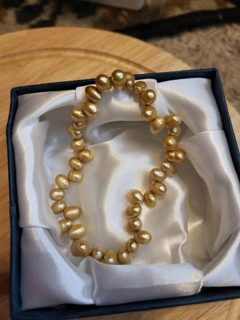 Gold pearl bracelet